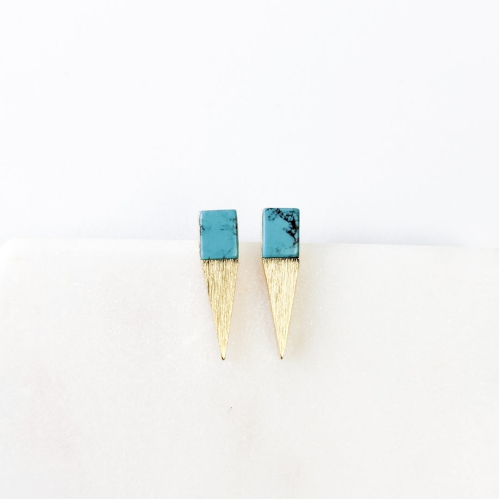 🦋LAST 1🦋 NWT Lovoda Brushed Brass and Turquoise Marble Point Studs Earrings